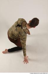 KEETA KNEELING POSE